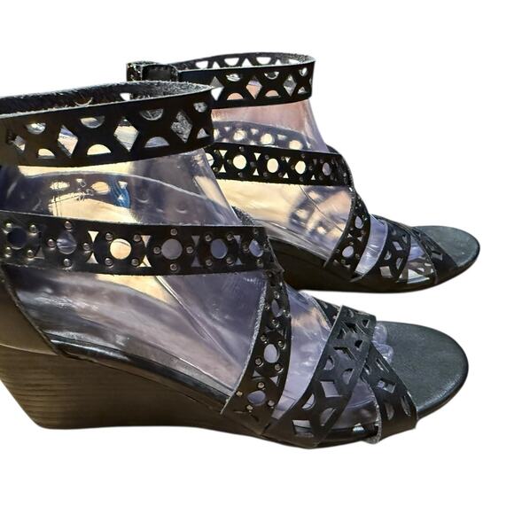 Yellow Box Women’s size 9 Wedge shoes in Black Faux leather - Picture 1 of 6